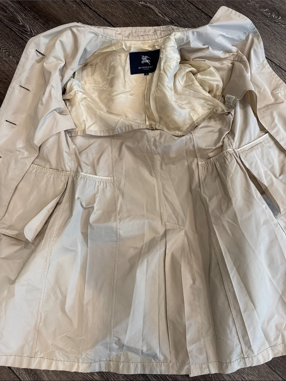 Authentic Burberry Beige Women's Trench Coat with Belt - Picture 10 of 15